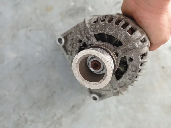 Vaihtovirtageneraattori Opel Astra H 1.8 OE 55556067 ZJ image 2