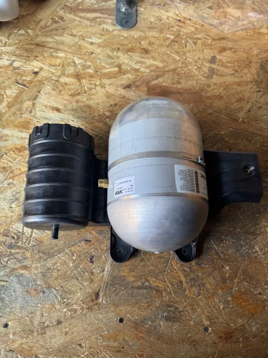 Jaguar XJ X351 Luftfjädring tank OEM GW93-5B709-AB image 2