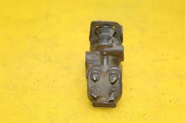 Colector de fuerza de freno VW T4 OEM 701612503A image 3