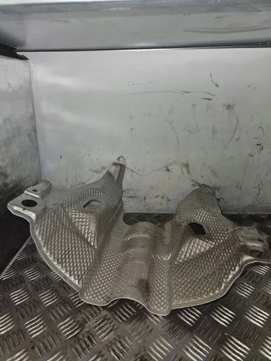 Pantalla térmica escape Audi OE 4K0521443C - Usado image 2