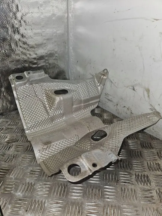 Pantalla térmica escape Audi OE 4K0521443C - Usado image 3