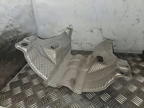 Pantalla térmica escape Audi OE 4K0521443C - Usado image 5