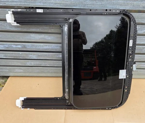 Audi A5 Sportback kattoluukku OEM 8T8877041E TB9 image 2