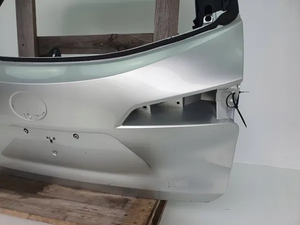 Puerta trasera OEM ACR647 para Toyota Corolla XII image 5