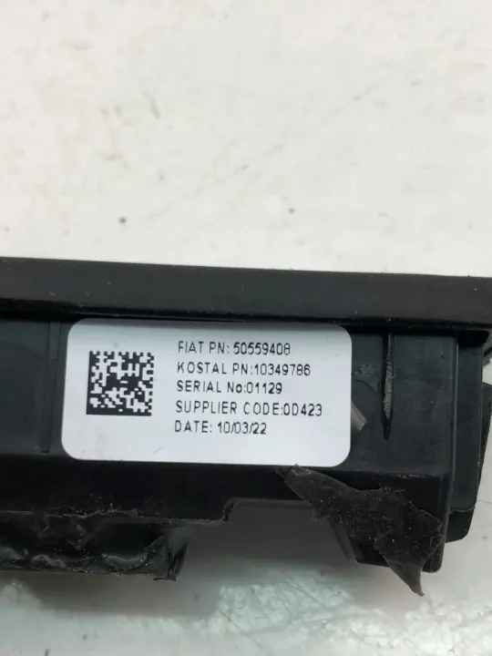 Poignée de coffre Alfa Romeo Stelvio OEM 23086615 image 4
