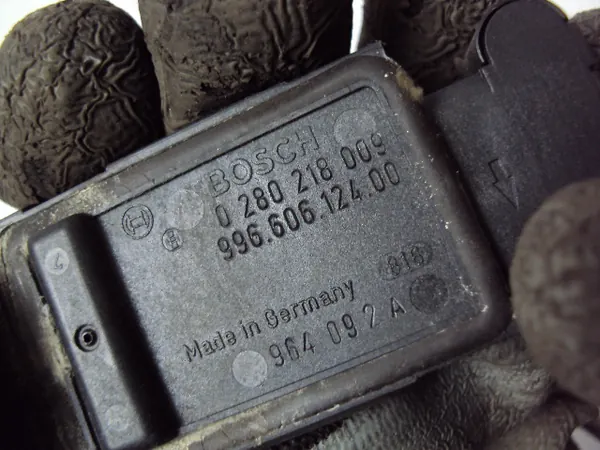 Porsche Boxster 986 Luftmassenmesser OE image 5