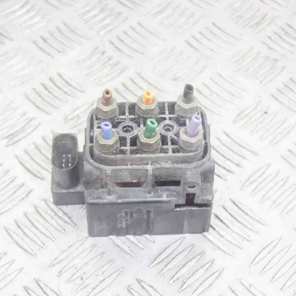Tesla Model S 2015 Achter luchtveringmodule OEM 15152400273 image 2