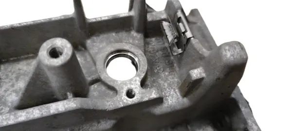 Mercedes-venttiilikansi OEM A6460160505 - Käytetty image 3