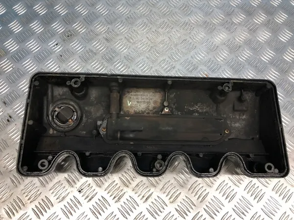 Mercedes-venttiilikansi OEM 1020160905 W124 2.3L:lle image 3