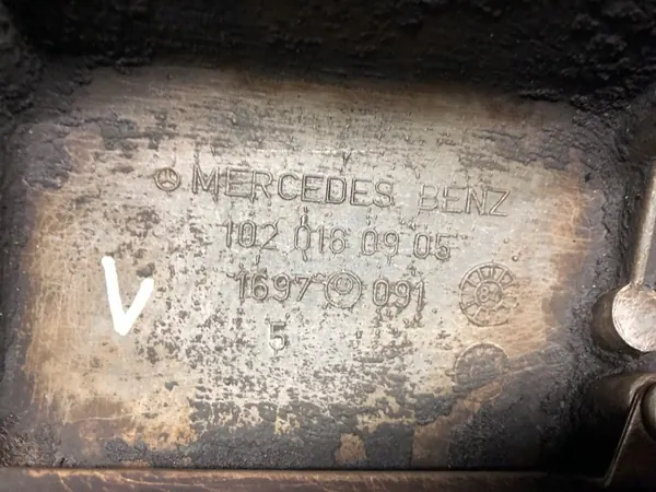 Mercedes-venttiilikansi OEM 1020160905 W124 2.3L:lle image 4