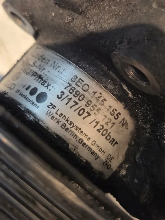 Pompe de direction assistée Audi A4 B7 2.0 TDI BRE 8E0145155N image 4