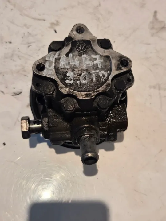 Pompe de direction assistée Audi A4 B7 2.0 TDI BRE 8E0145155N image 5