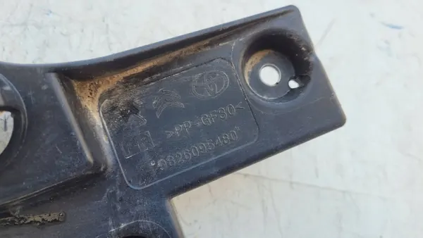 Etupyörän oikea turvavyön kiinnike OEM 9826095480 image 4