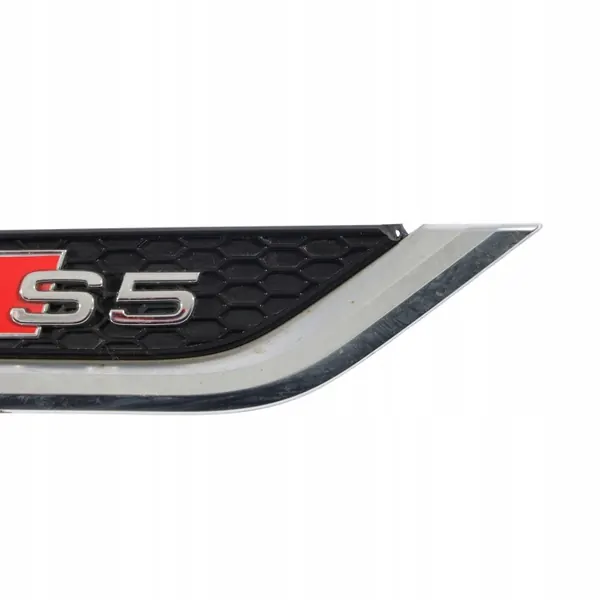 Audi S5 F5 Ovi-Embleema Logo Oikea OEM 8W6853602C image 3