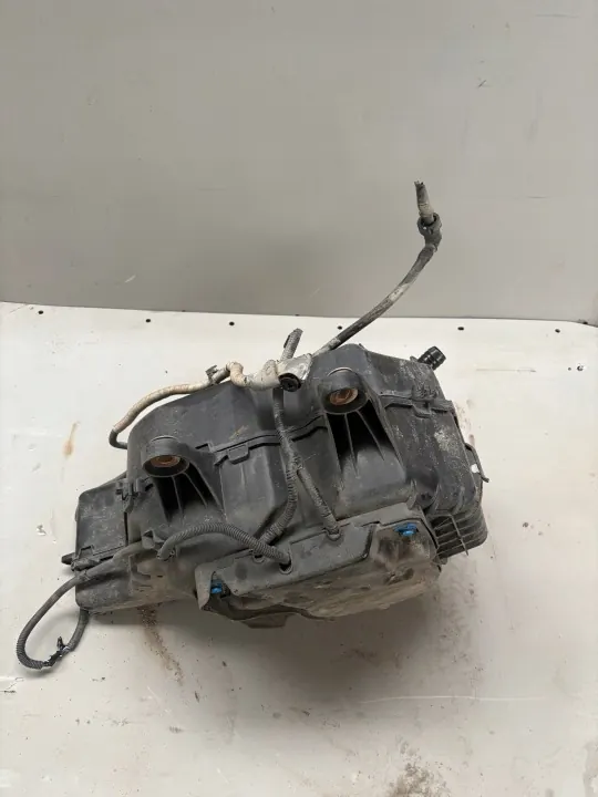 Ford Transit MK8 AdBlue-säiliö OEM JU5A-5L279-BD image 3