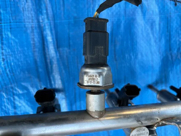 PEUGEOT 308 T9 Fuel Rail Injectors 1.6 THP image 6