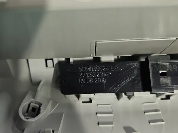 Luz de cabine Skoda Kodiaq I OEM 3V0868837C image 10