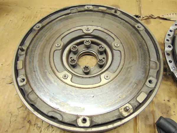 Kaksoismassavauhtipyöräpaketti Ford Focus III 1.6TDCI image 2