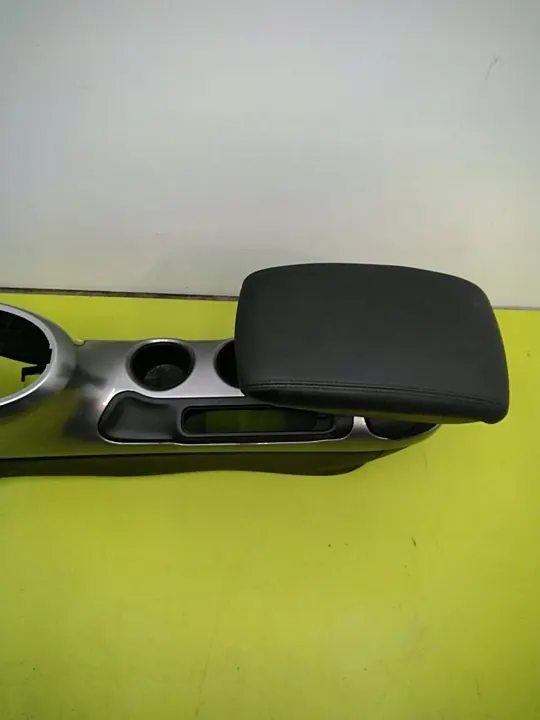 Accoudoir console centrale OEM 969311KN0A Nissan Juke image 3