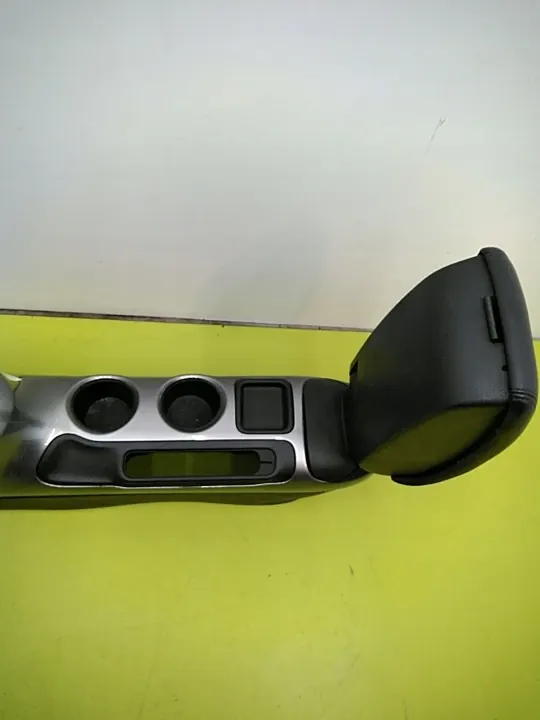Accoudoir console centrale OEM 969311KN0A Nissan Juke image 4
