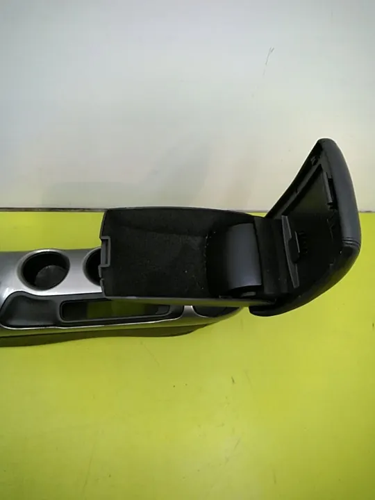Accoudoir console centrale OEM 969311KN0A Nissan Juke image 5