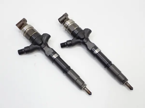 Inyector OEM 23670-30140 para Toyota Land Cruiser image 2