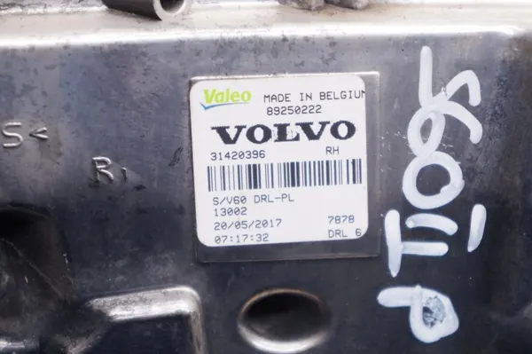 Volvo V60 I S60 II LED DRL Höger Fram Halogen OEM 31420396 image 4