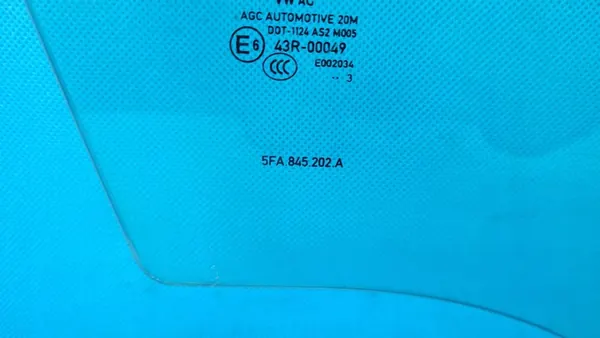Janela lateral direita dianteira CUPRA LEON 23r OEM 5FA845202A image 4