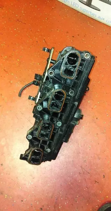 Colector de admisión Mercedes-Benz OEM 646098002 Usado image 2