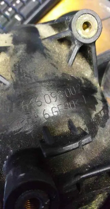 Colector de admisión Mercedes-Benz OEM 646098002 Usado image 3