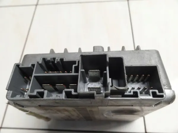 Fiat Punto II stuurbekrachtigingsmodule OEM 12235899 image 5