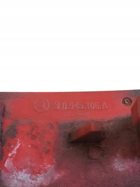 Reflector trasero derecho usado OEM 5L0945106A Skoda Yeti image 4