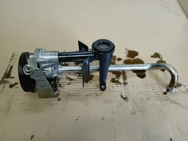 Pompe à huile d'occasion OEM 6G9N-6600-AF pour Volvo XC70 3.2 image 2