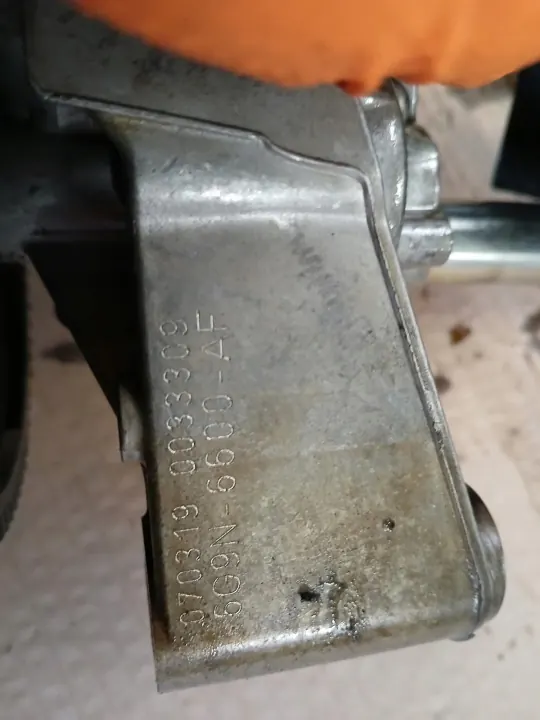 Pompe à huile d'occasion OEM 6G9N-6600-AF pour Volvo XC70 3.2 image 3