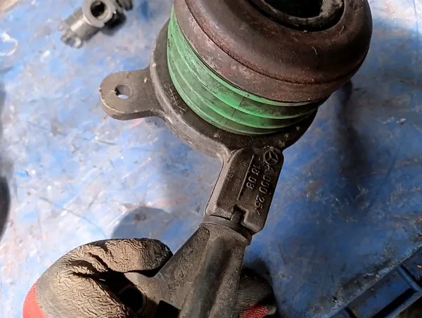 Mercedes W203 W211 Kytkinvapautin A0002541608 image 3