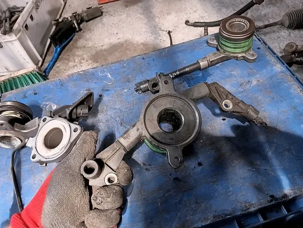 Mercedes W203 W211 Kytkinvapautin A0002541608 image 4