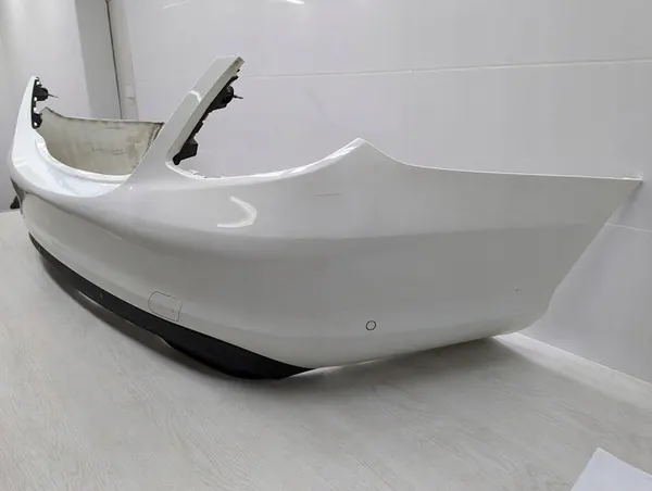 Parachoques trasero completo blanco polar Mercedes W205 image 2