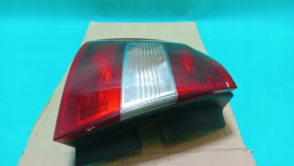 Luz trasera izquierda Skoda Rapid Spaceback OEM image 2