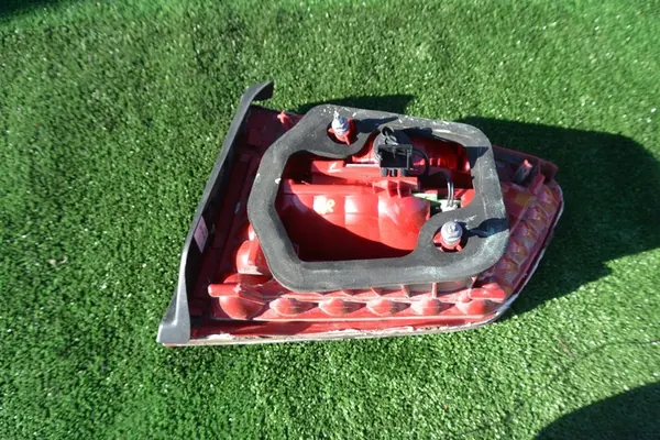 Luz trasera LED izquierda Volkswagen Touareg II image 8