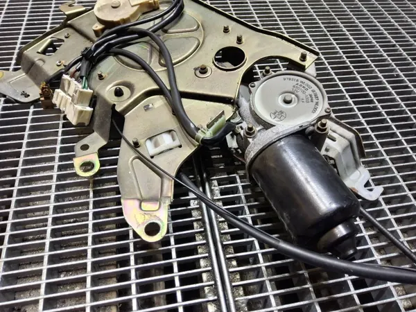 Nissan Elgrand schuifdeurmotor OEM 979315WL002 image 9