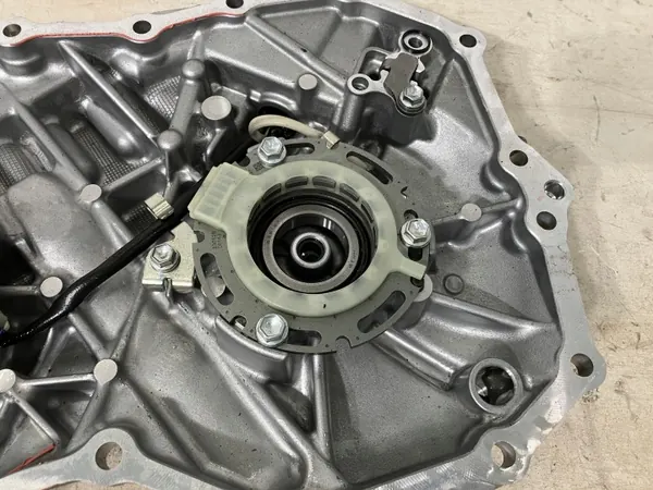 Vaihteiston kansi OEM 1VM Toyota Corolla E21 Hybridille image 8