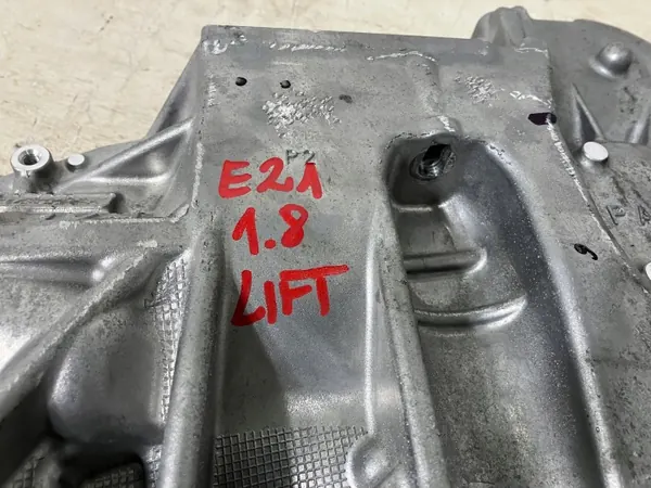Vaihteiston kansi OEM 1VM Toyota Corolla E21 Hybridille image 9