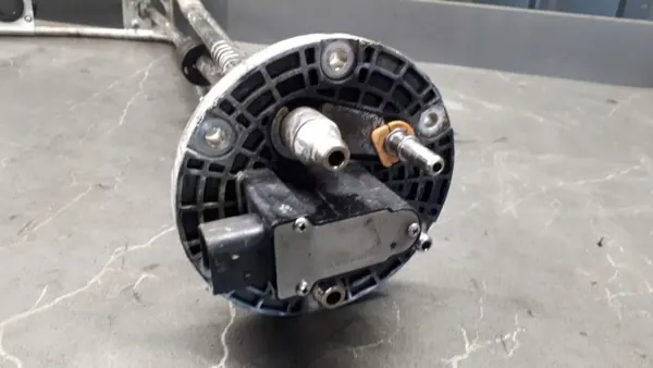Tanque AdBlue Mercedes OEM A0165426317 Usado image 5
