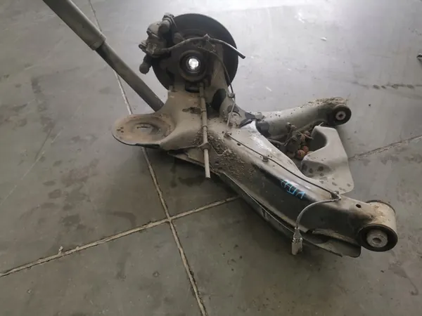 Vänster bakre kontrollarm hub Mercedes Vito W447 image 2