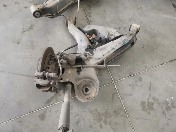 Vänster bakre kontrollarm hub Mercedes Vito W447 image 3