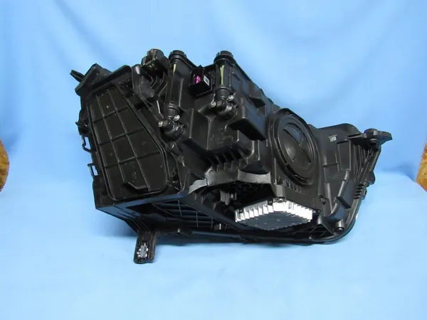 Faros izquierdo Audi Q3 83A LED completo Europa image 10