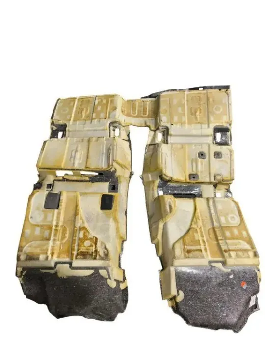 Tapete interior Kia OEM 84260J7340WK - Usado image 3