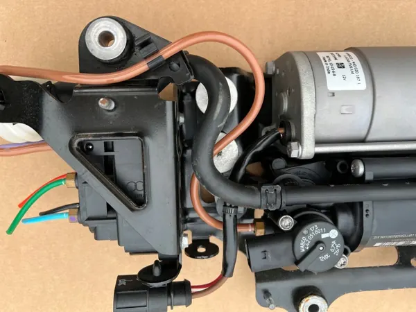 Compresseur suspension Audi OE 4H0616005D C Occasion image 9
