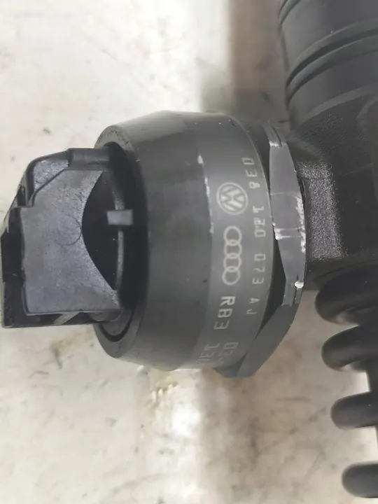 POMPOWTRYSKIWACZ VW Passat V 1.9 TDI OEM 038130073AJ image 2