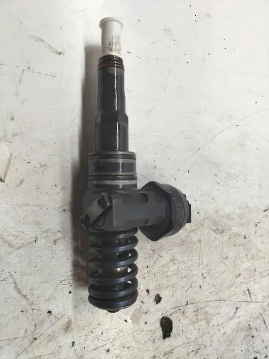 POMPOWTRYSKIWACZ VW Passat V 1.9 TDI OEM 038130073AJ image 3